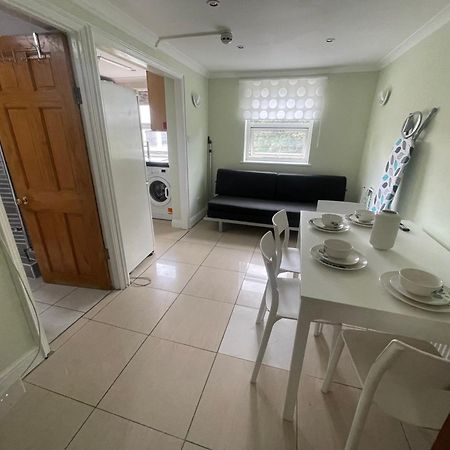 לונדון Entire 3 Bedroom Home - Minutes To Emirates Stadium! מראה חיצוני תמונה