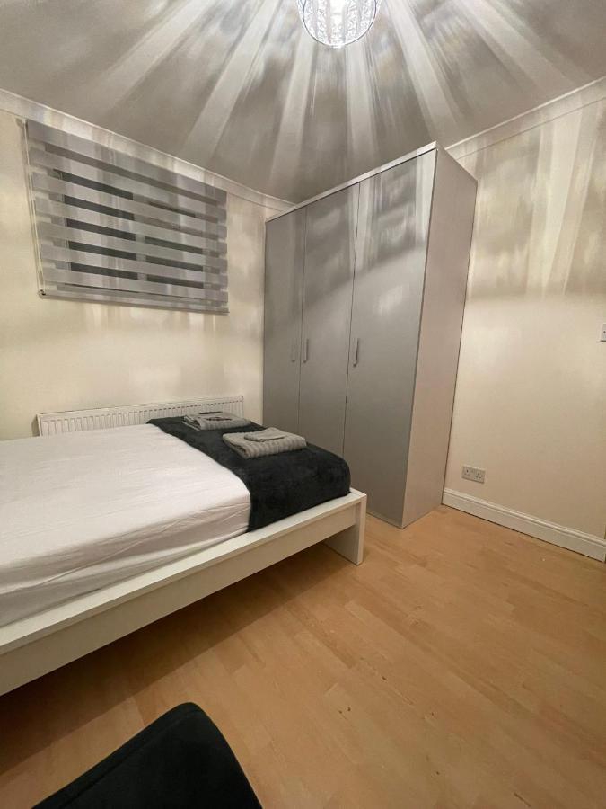 לונדון Entire 3 Bedroom Home - Minutes To Emirates Stadium! מראה חיצוני תמונה