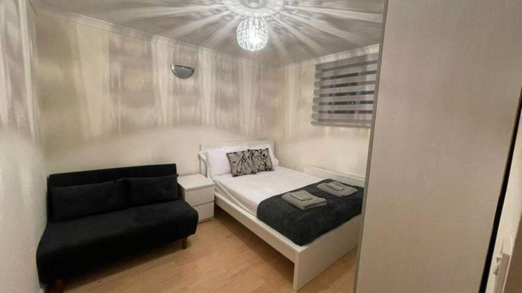 לונדון Entire 3 Bedroom Home - Minutes To Emirates Stadium! מראה חיצוני תמונה